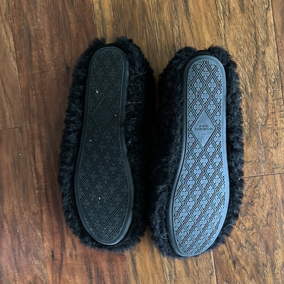 Longbay Black fuzzy slippers. Women’s size 9-10 - Picture 3 of 3